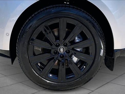 Used 2025 Land Rover Range Rover SE image 10