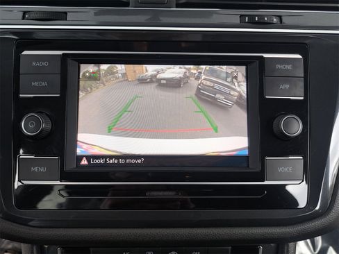 Used 2021 Volkswagen Tiguan S image 25