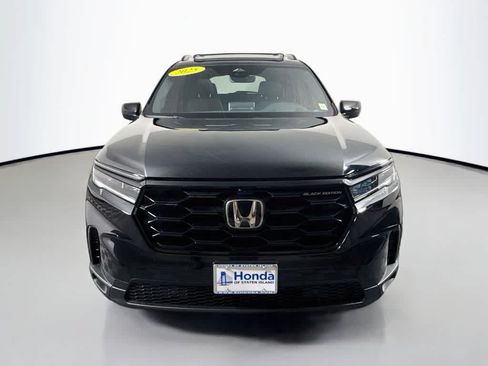 Used 2025 Honda Pilot Black Edition image 2