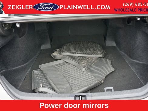 Used 2024 Toyota Camry SE image 10