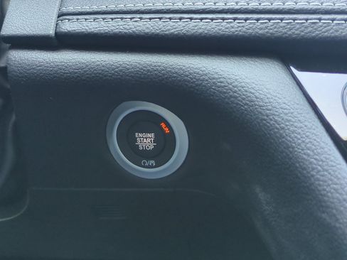New 2026 Chrysler Pacifica Select FWD image 29