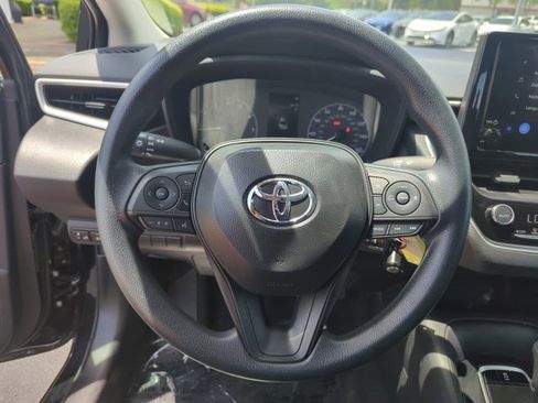 Used 2025 Toyota Corolla LE FWD image 11