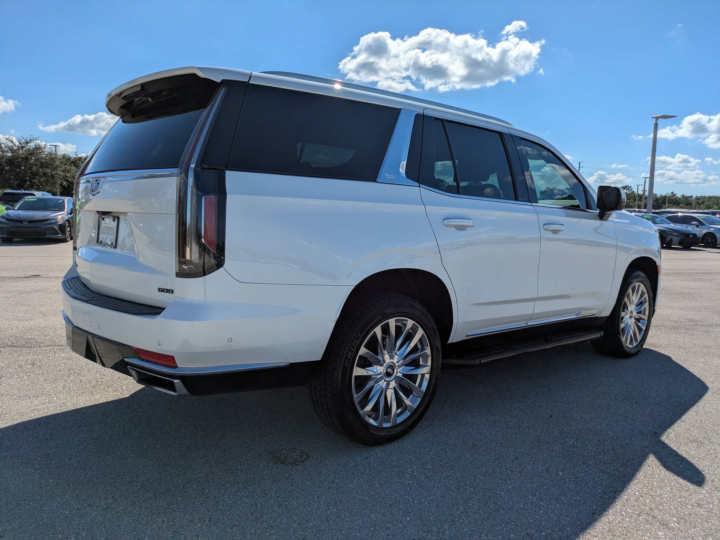 Used 2022 Cadillac Escalade Premium Luxury AWD/4WD image 4