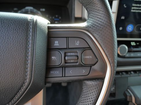 Certified 2025 Toyota Tundra Limited AWD/4WD image 28