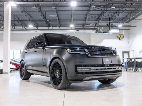 Used 2023 Land Rover Range Rover SE image 3