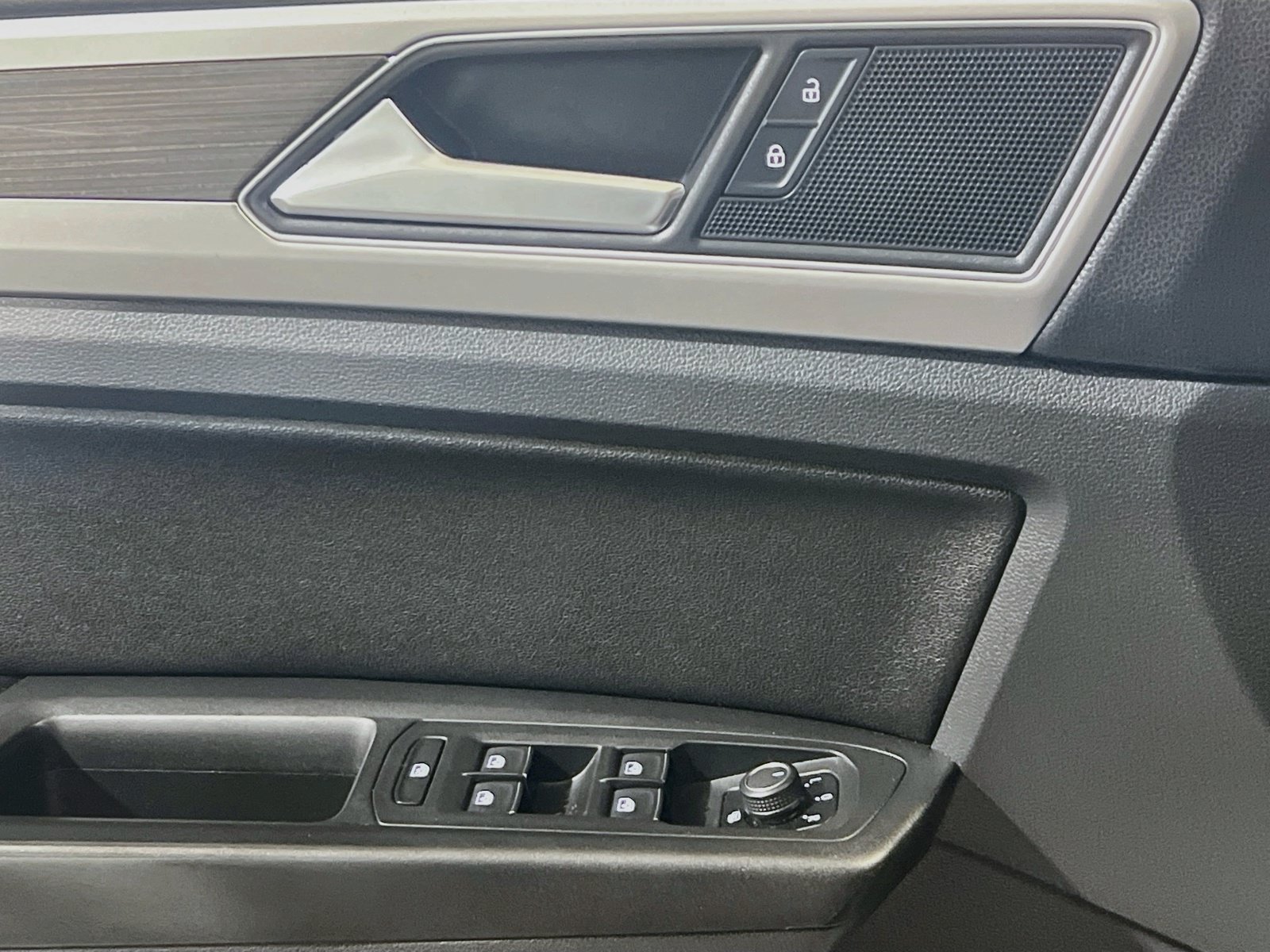 Used 2018 Volkswagen Atlas SEL FWD image 13