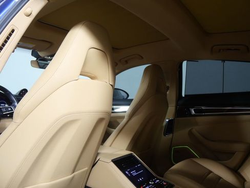 Used 2021 Porsche Panamera RWD image 17