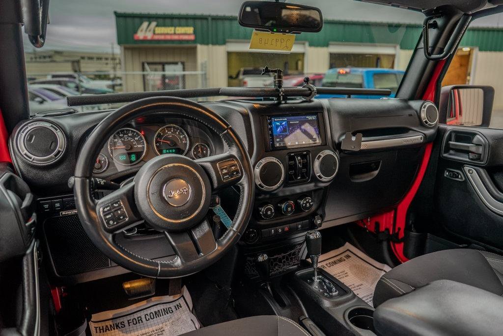 Used 2016 Jeep Wrangler Unlimited Rubicon w/ Connectivity Group AWD/4WD image 20