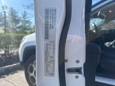 Used 2022 Jeep Compass Trailhawk w/ Trailhawk Convenience Group image 9