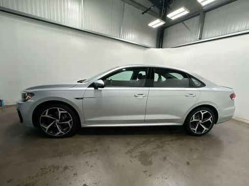 Certified 2020 Volkswagen Passat 2.0T R-Line FWD image 2
