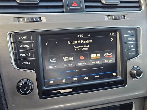 Used 2017 Volkswagen Golf S image 25