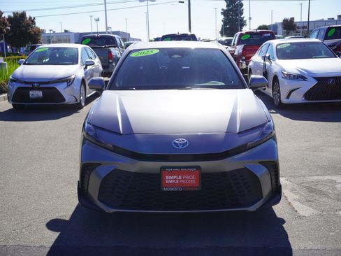 Used 2025 Toyota Camry SE w/ Convenience Package FWD image 6
