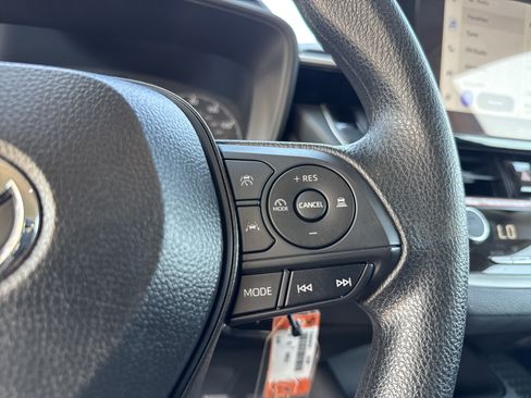 Used 2025 Toyota Corolla LE FWD image 20