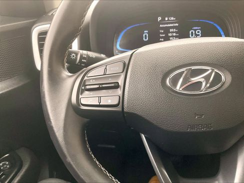 Used 2023 Hyundai Venue Limited image 22