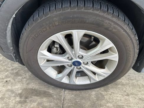 Used 2018 Ford Escape SE FWD image 2
