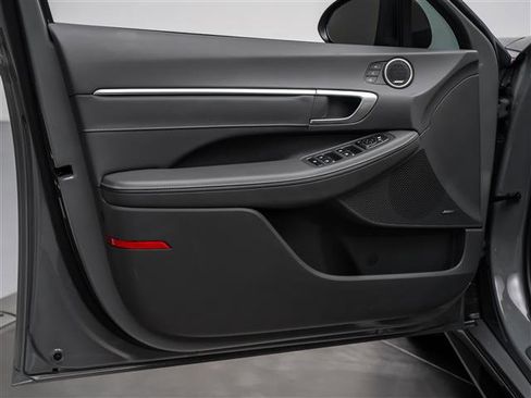 Used 2021 Hyundai Sonata Limited image 25