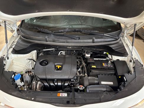 Used 2025 Kia Soul LX w/ LX Technology Package FWD image 30