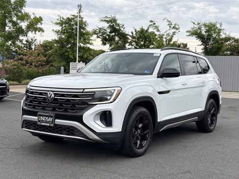 Used 2024 Volkswagen Atlas Peak Edition SE AWD/4WD image 6