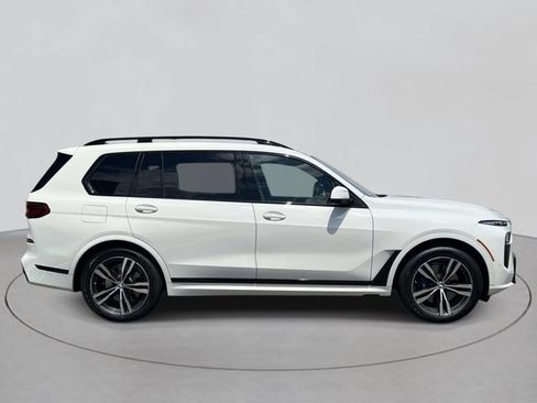 Used 2024 BMW X7 xDrive40i w/ M Sport Package AWD/4WD image 5