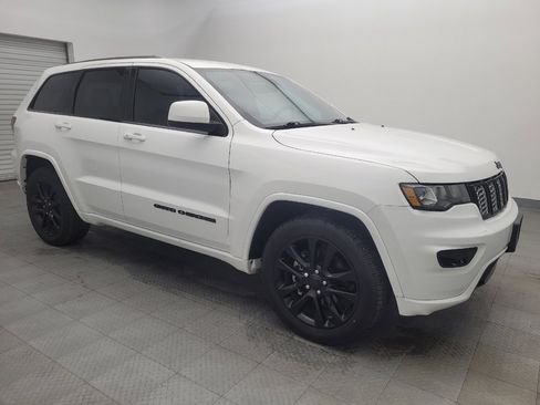 Used 2019 Jeep Grand Cherokee Altitude image 11