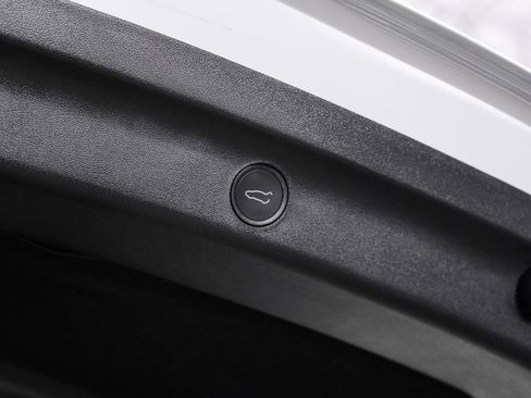 Used 2025 Tesla Model Y Long Range image 56