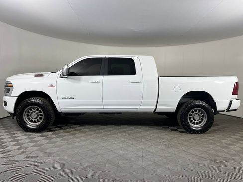 Used 2025 RAM 2500 Laramie AWD/4WD image 9