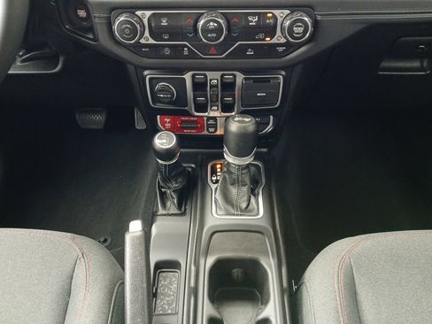 Used 2025 Jeep Wrangler Unlimited Rubicon AWD/4WD image 10