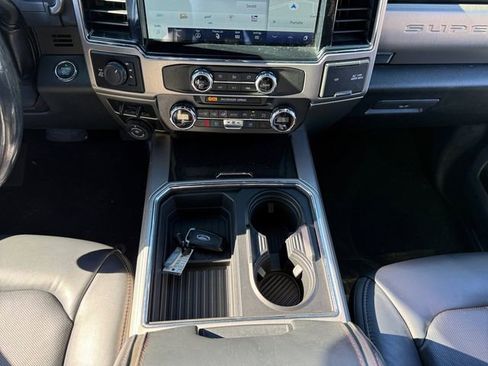 Used 2022 Ford F350 Platinum image 15