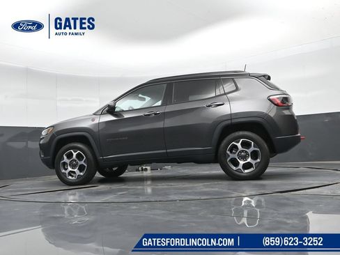 Used 2022 Jeep Compass Trailhawk w/ Trailhawk Convenience Group AWD/4WD image 40