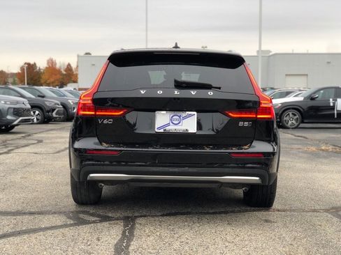 Used 2025 Volvo V60 B5 Cross Country Plus image 5