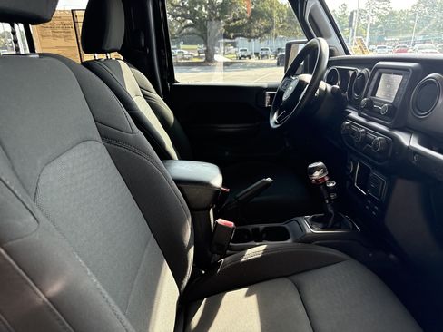 Used 2021 Jeep Wrangler Unlimited Sport AWD/4WD image 31