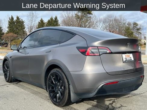 Used 2022 Tesla Model Y Long Range image 6