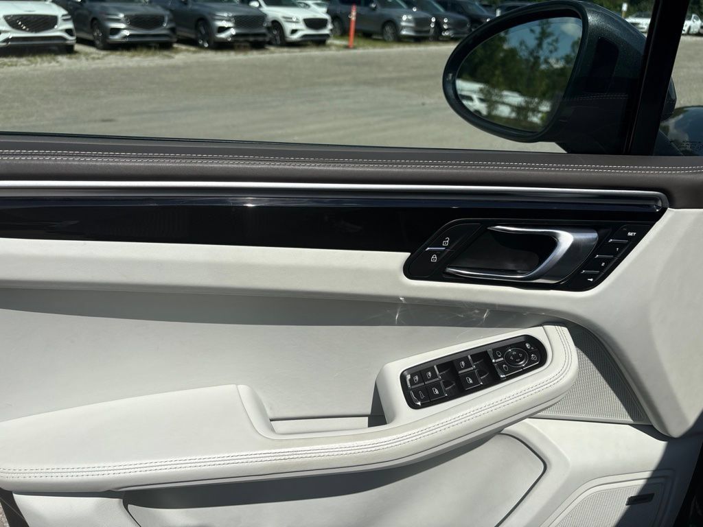 Used 2021 Porsche Macan AWD/4WD image 10