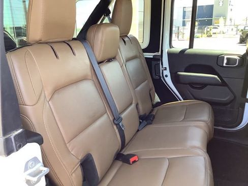 Used 2021 Jeep Wrangler Unlimited Rubicon AWD/4WD image 37