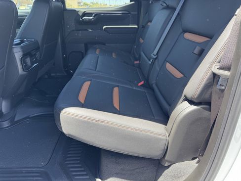 Used 2025 GMC Sierra 1500 AT4 w/ AT4 Premium Package AWD/4WD image 14