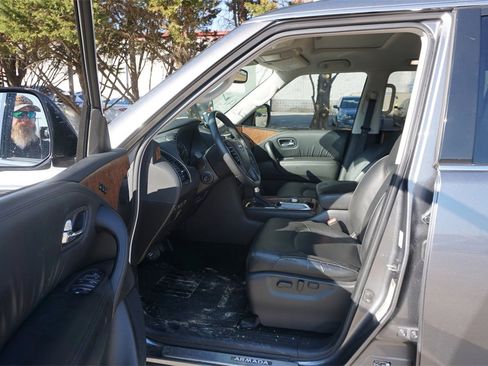 Used 2023 Nissan Armada SL w/ Captain's Chairs Package image 2