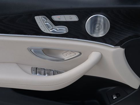 Used 2017 Mercedes-Benz E 300 4MATIC image 25