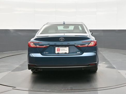 Used 2025 Toyota Camry SE image 8