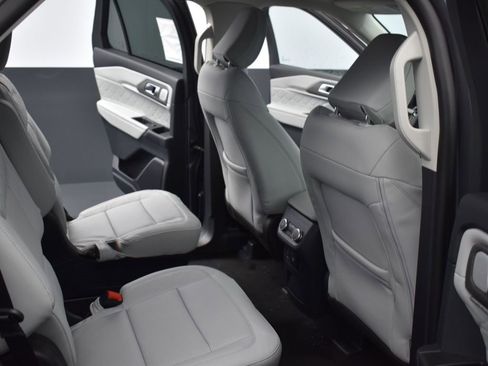 New 2026 Ford Explorer Platinum w/ LUX Leather Package image 11