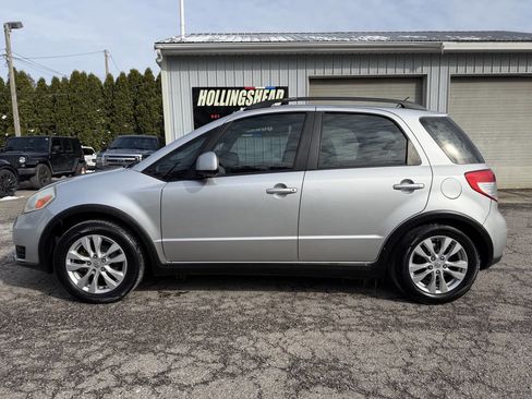 Used 2013 Suzuki SX4 Premium image 8