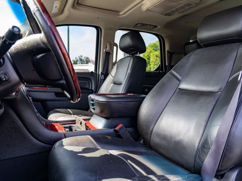 Used 2013 Cadillac Escalade Premium AWD/4WD image 18