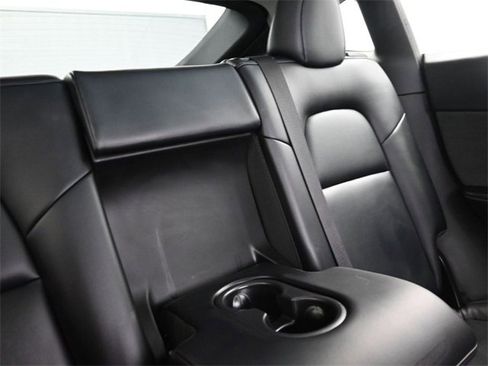 Used 2021 Tesla Model Y Long Range image 21