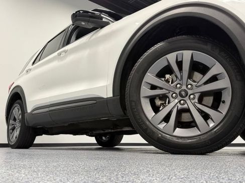 Used 2022 Ford Explorer XLT w/ Equipment Group 202A AWD/4WD image 3