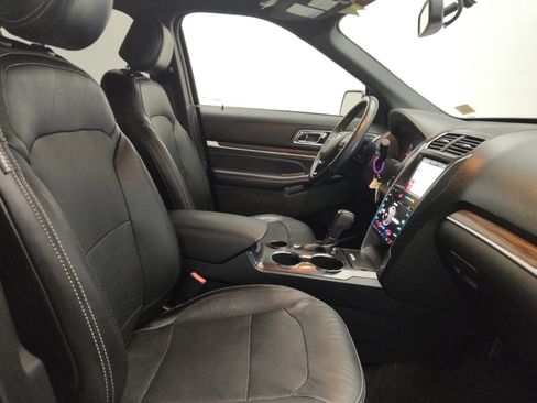 Used 2017 Ford Explorer Limited image 21