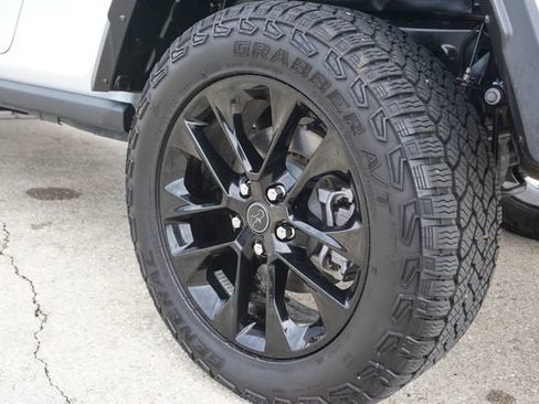 Used 2025 Jeep Gladiator Sport AWD/4WD image 7