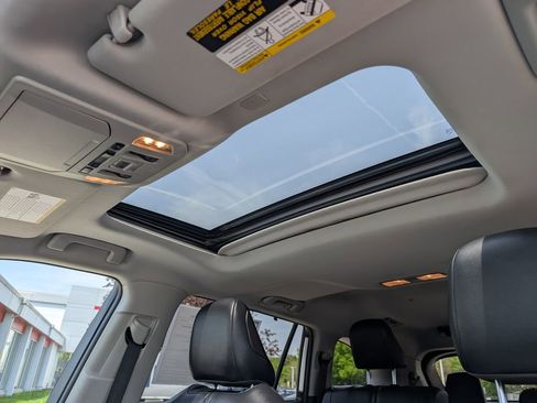 Used 2022 Toyota Highlander XLE AWD/4WD image 20