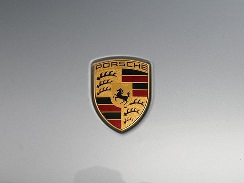 Certified 2025 Porsche Macan AWD/4WD image 32