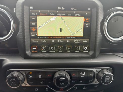 Used 2022 Jeep Wrangler Unlimited Sahara AWD/4WD image 21