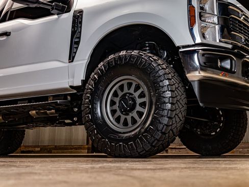 Used 2025 Ford F350 XLT w/ FX4 Off-Road Package image 16