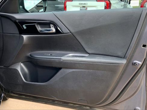 Used 2016 Honda Accord LX image 22